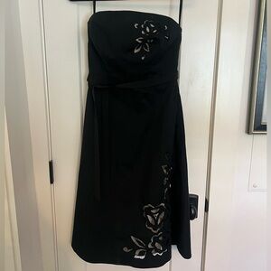 Strapless Black dress with laser flower cutout-Express Stretch